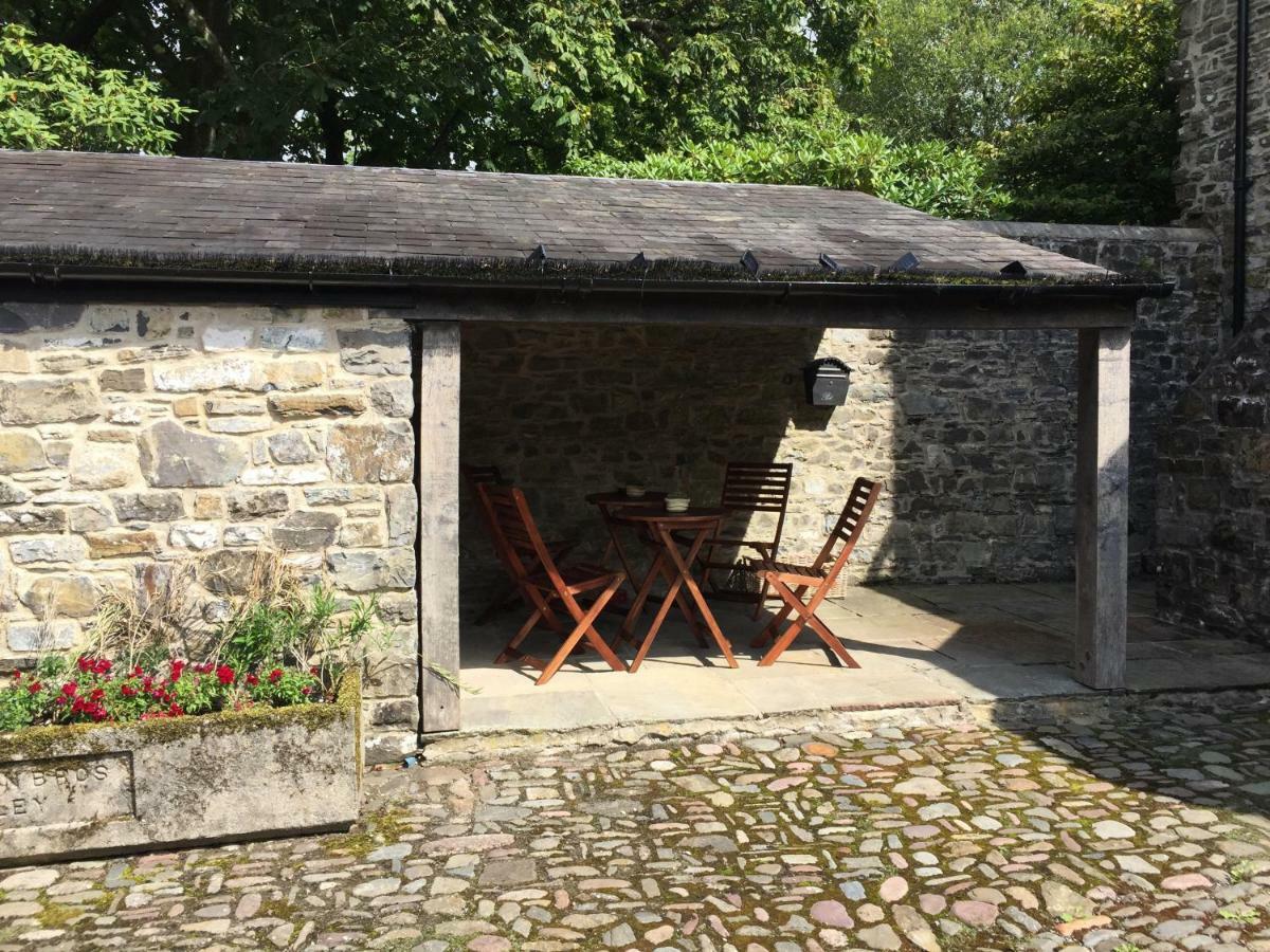 The Stable Loft, Llwynhelig Manor Apartment Llandeilo Exterior photo